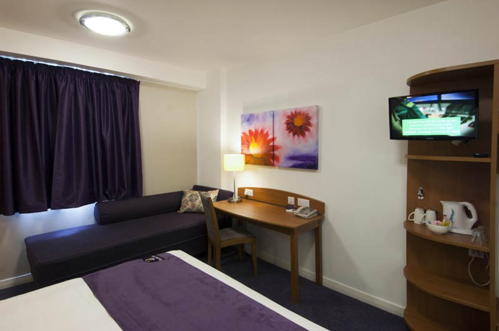 Campanile Hotel Doncaster Buitenkant foto