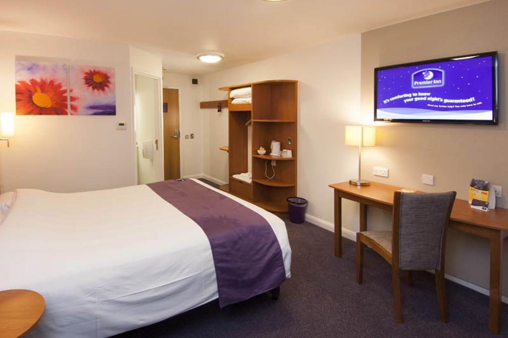 Campanile Hotel Doncaster Buitenkant foto