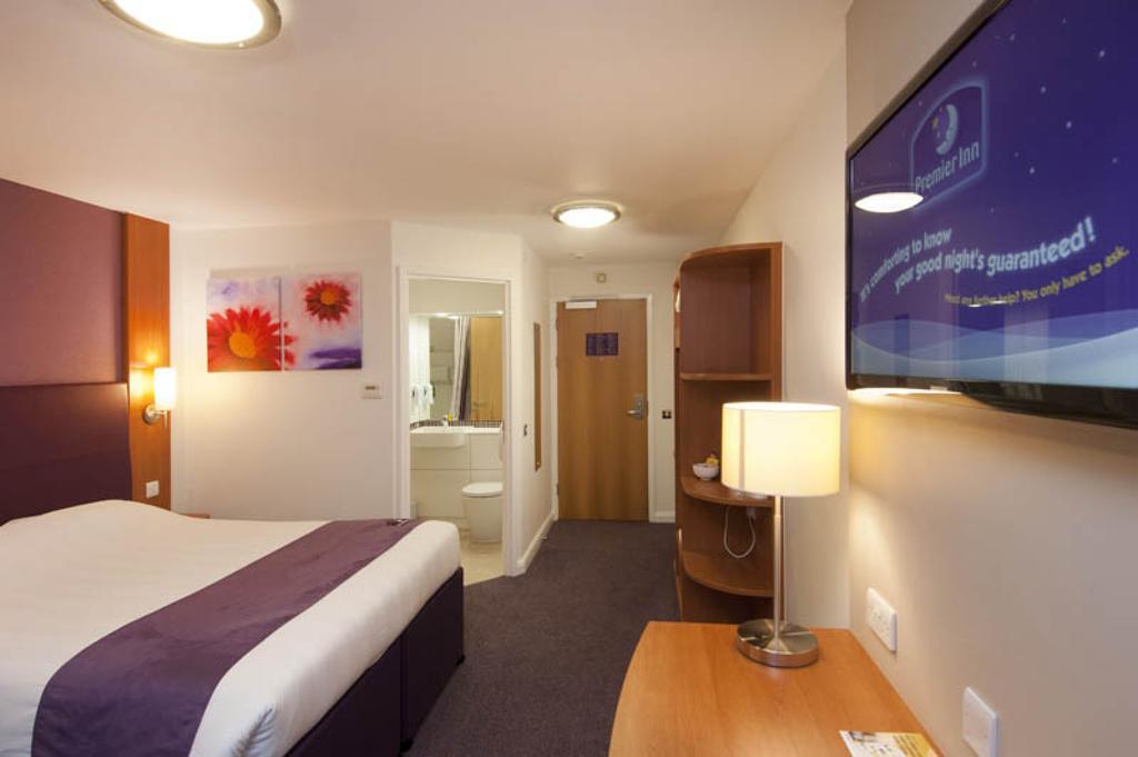Campanile Hotel Doncaster Buitenkant foto